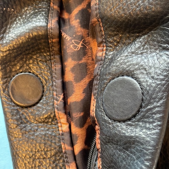 B Makowsky Crescent Shaped Black Pebbled Leather Shoulder Handbag - Picture 10 of 14